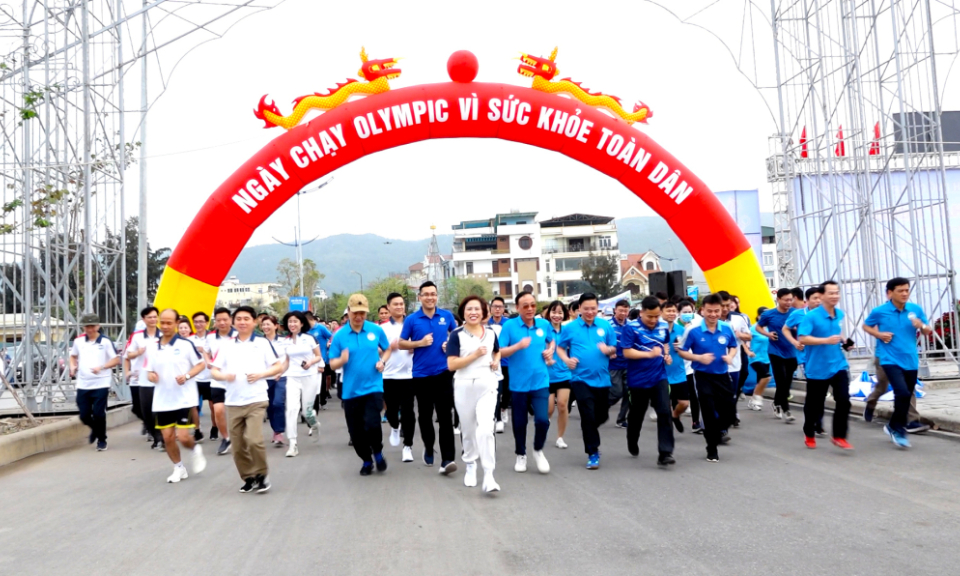 锦普市响应全民健康奥林匹克长跑日