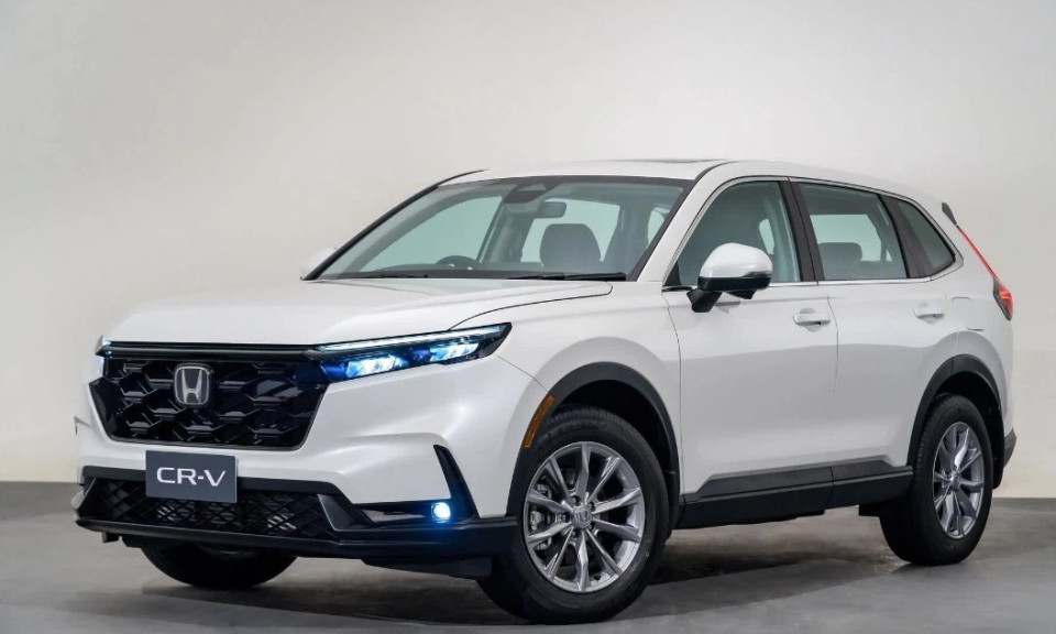 Honda CR-V 2023 ra mắt, đe dọa ‘hất cẳng’ Mazda CX-5 nhờ mức giá hấp dẫn và nhiều trang bị khủng