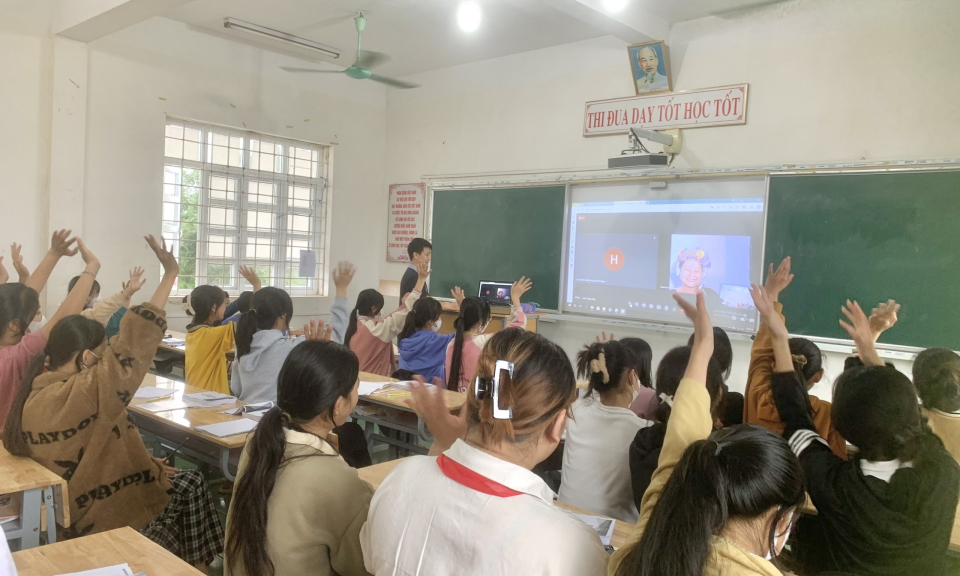 Lớp tiếng Anh trực tuyến miễn phí cho học sinh vùng sâu vùng xa