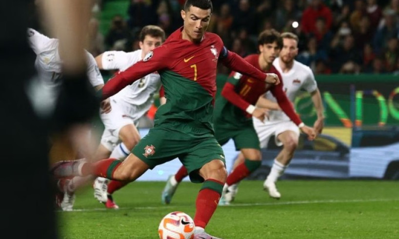 Ronaldo ghi cú đúp trong chiến thắng của Bồ Đào Nha