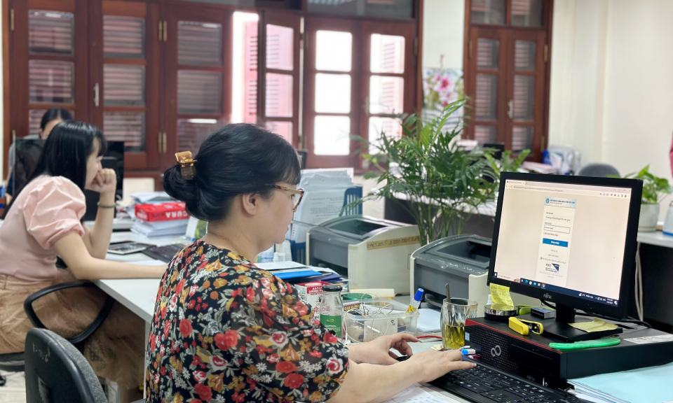 Đẩy mạnh thanh toán BHXH không dùng tiền mặt
