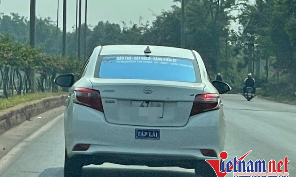 Phát hiện 8 giáo viên dạy lái không ngồi bên cạnh học viên khi ra đường trường