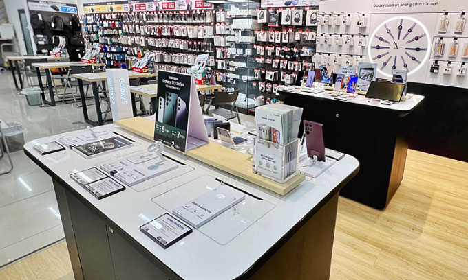 Smartphone sales tumble in Vietnam