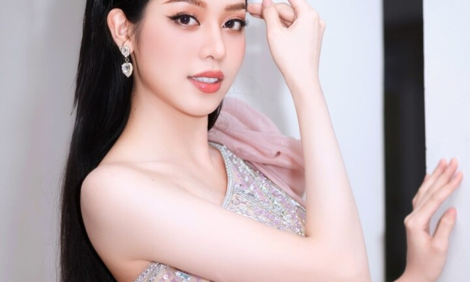 Thanh Thuỷ thừa nhận 'dao kéo' sau 3 tháng đăng quang Hoa hậu Việt Nam
