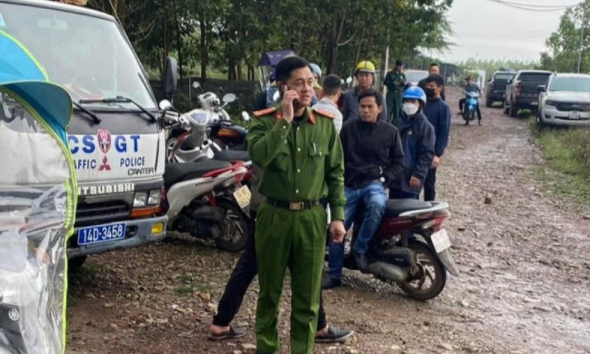 Điều tra nguyên nhân 2 vợ chồng tử vong trong xe bán tải