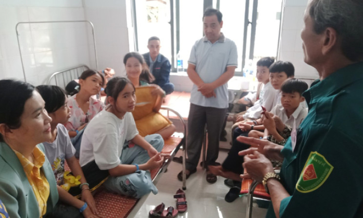 18 học sinh nghi ngộ độc sau liên hoan
