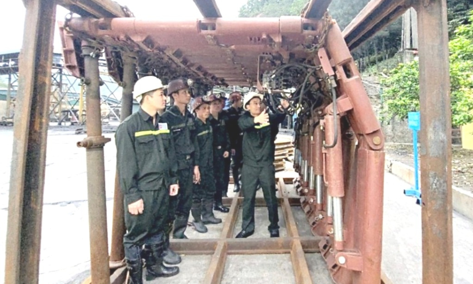 Công ty Khe Sim (Tổng Công ty Đông Bắc): Đưa công nghệ giàn chống mềm ZRY vào khai thác hầm lò
