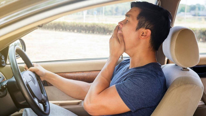 làm sao để hết buồn ngủ khi đang lái xe trên đường?