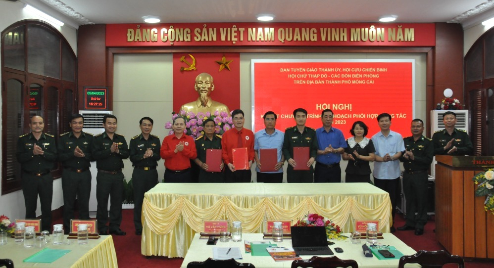 Các Đồn BP trên địa bàn TP Móng Cái ký kết chương trình phối hợp với Ban Tuyên giáo Thành ủy, Hội Cựu chiến binh và Hội Chữ thập đỏ thành phố.
