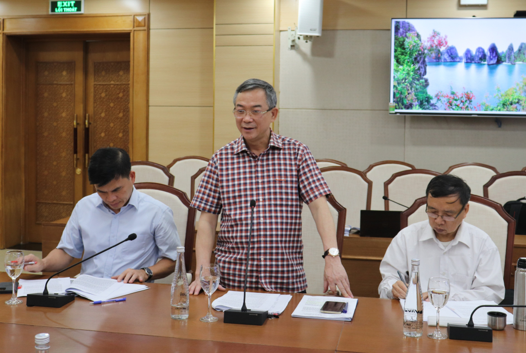 Lãnh đạo Sở Văn hóa-Thể thao Quảng Ninh báo cáo tiến độ thực hiện Hồ sơ.