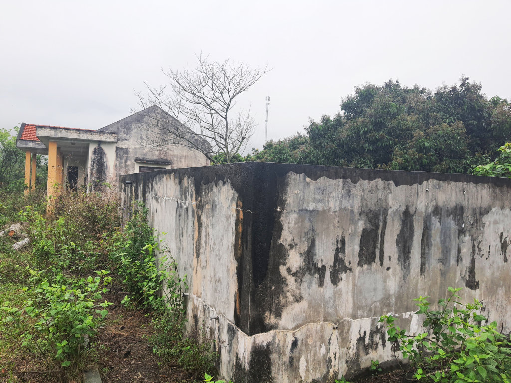 Công trình bể trữ nước thôn Tràng Lương bị xuống cấp, không sử dụng được.