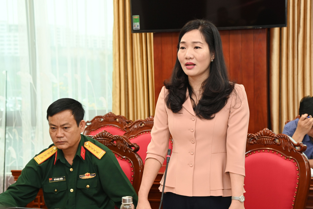 Đồng chí Nguyễn Thị Hạnh, Phó Chủ tịch UBND tỉnh phát biểu tại cuộc họp