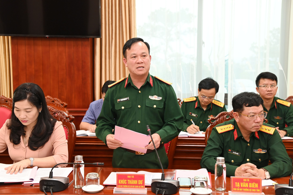 Đại tá Khúc Thành Dư, Chỉ huy trưởng Bộ Chỉ huy Quân sự tỉnh Quảng Ninh phát biểu tại cuộc họp