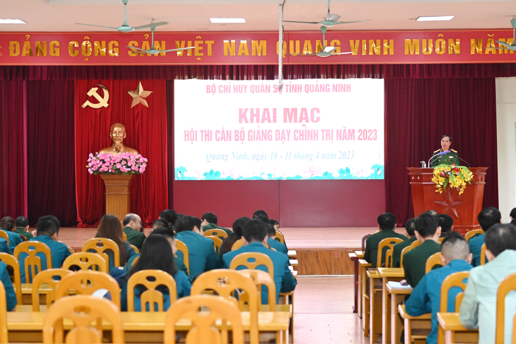 Quang cảnh khai mạc.