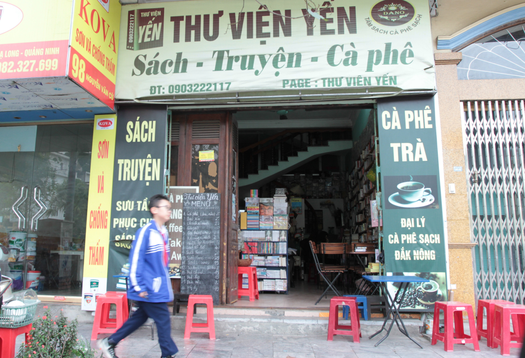 Cà phê sách Thư viện Yến trên đường Nguyễn Văn Cừ, TP Hạ Long.