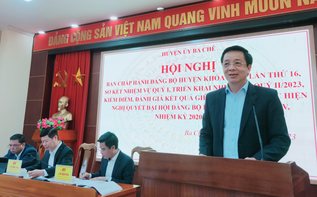 Đồng chí Nguyễn Văn Hồi- Ủy viên Ban Thường vụ- Trưởng Ban Dân vận Tỉnh ủy, Chủ tịch Ủy ban MTTQ tỉnh phát biểu chỉ đạo hội nghị.