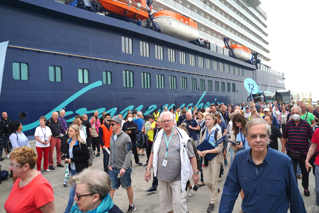 Từ đầu năm đến nay, Quảng Ninh đã đón hàng nghìn du khách tàu biển.