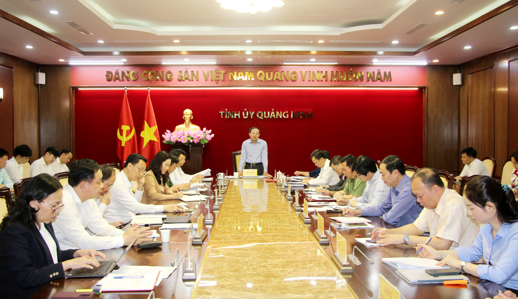 Đồng chí Nguyễn Xuân Ký, Ủy viên Trung ương Đảng, Bí thư Tỉnh ủy, Chủ tịch HĐND tỉnh, phát biểu kết luận.