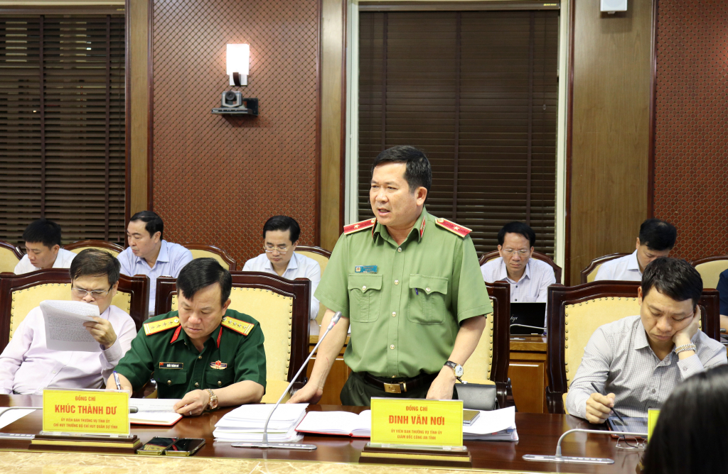 Đồng chí Đinh Văn Nơi, Giám đốc Công an tỉnh phát biểu tại hội nghị.