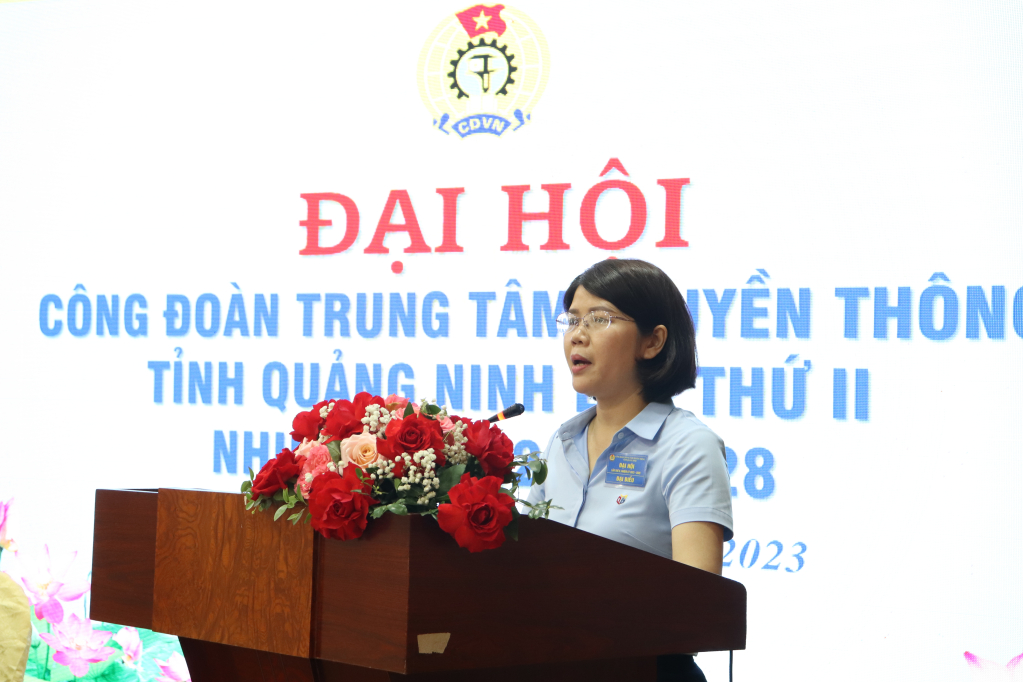 Đồng chí Nguyễn Thị Thiện, Chủ tịch Công đoàn Trung tâm báo cáo kết quả thực hiện Nghị quyết Đại hội Công đoàn Trung tâm Truyền thông tỉnh lần thứ I, phương hướng, nhiệm vụ hoạt động Công đoàn nhiệm kỳ 2023-2028.