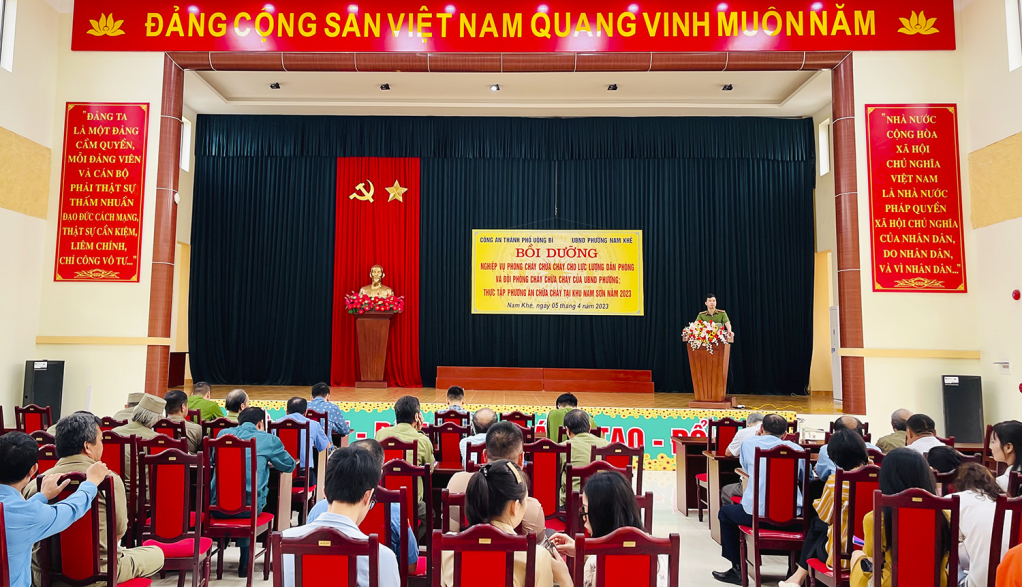 Chương trình bồi dưỡng nghiệp vụ PCCC&CNCH cho lực lượng dân phòng phường Nam Khê, TP Uông Bí.