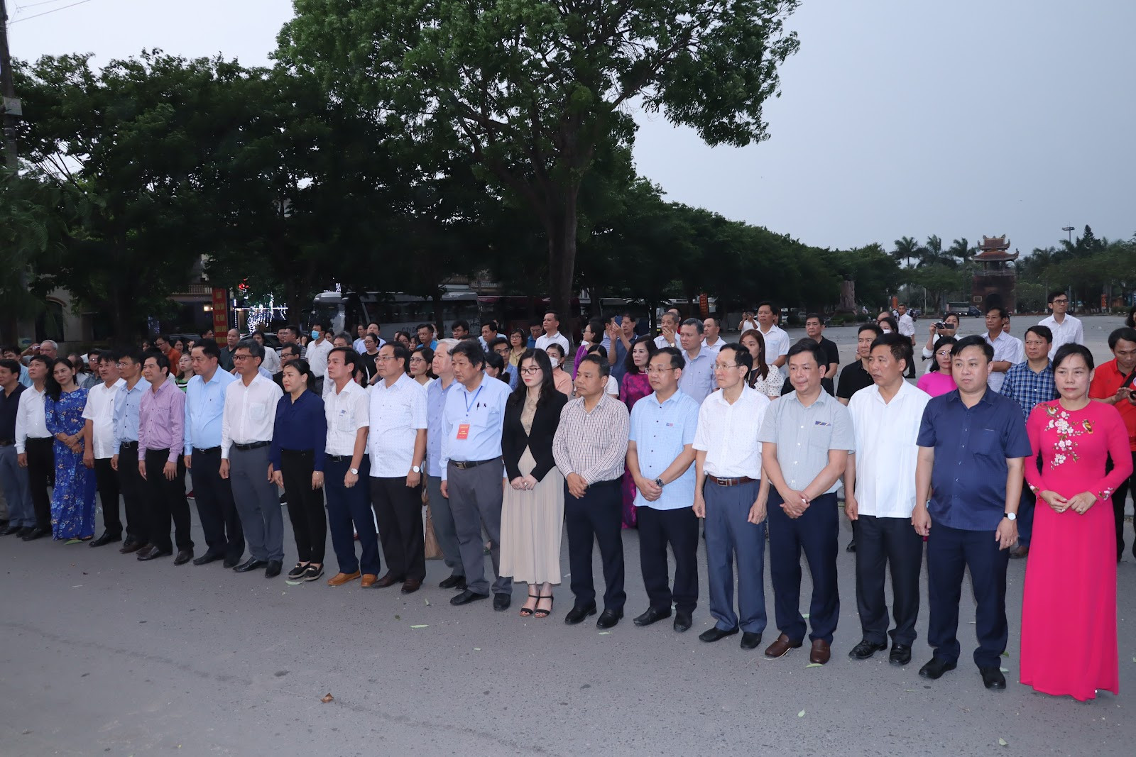 Đoàn Hội thảo Báo Đảng các tỉnh, thành phố khu vực miền Trung - Tây Nguyên tổ chức đêm hoa đăng tri ân các anh hùng liệt sĩ trên sông Thạch Hãn