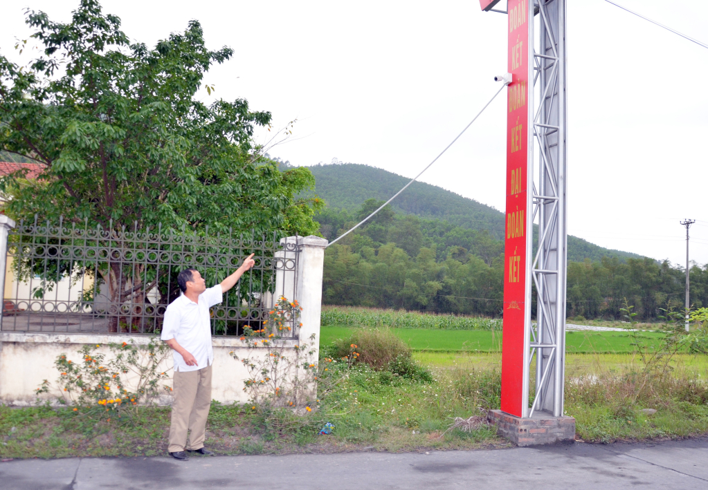 Hội CCB xã Quảng La (TP Hạ Long) lắp đặt camera an ninh tại trục đường thôn 2, để giám sát vi phạm giao thông, phòng ngừa, phát hiện tội phạm.