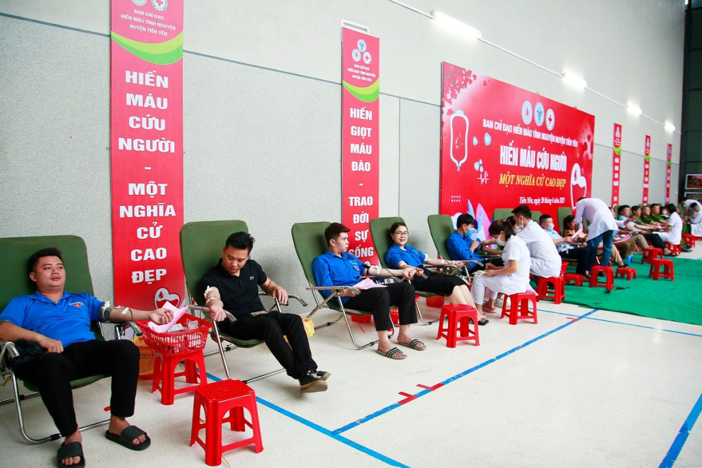 Đông đảo cán bộ, công chức, viên chức, đoàn viên thanh niên và nhân dân huyện Tiên Yên tham gia hiến máu tình nguyện đợt I năm 2023