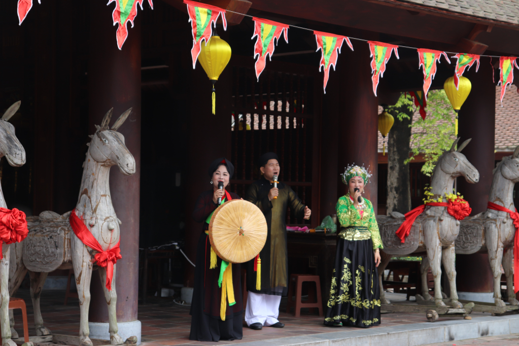 Chương trình hát quan họ tại làng Nương. 