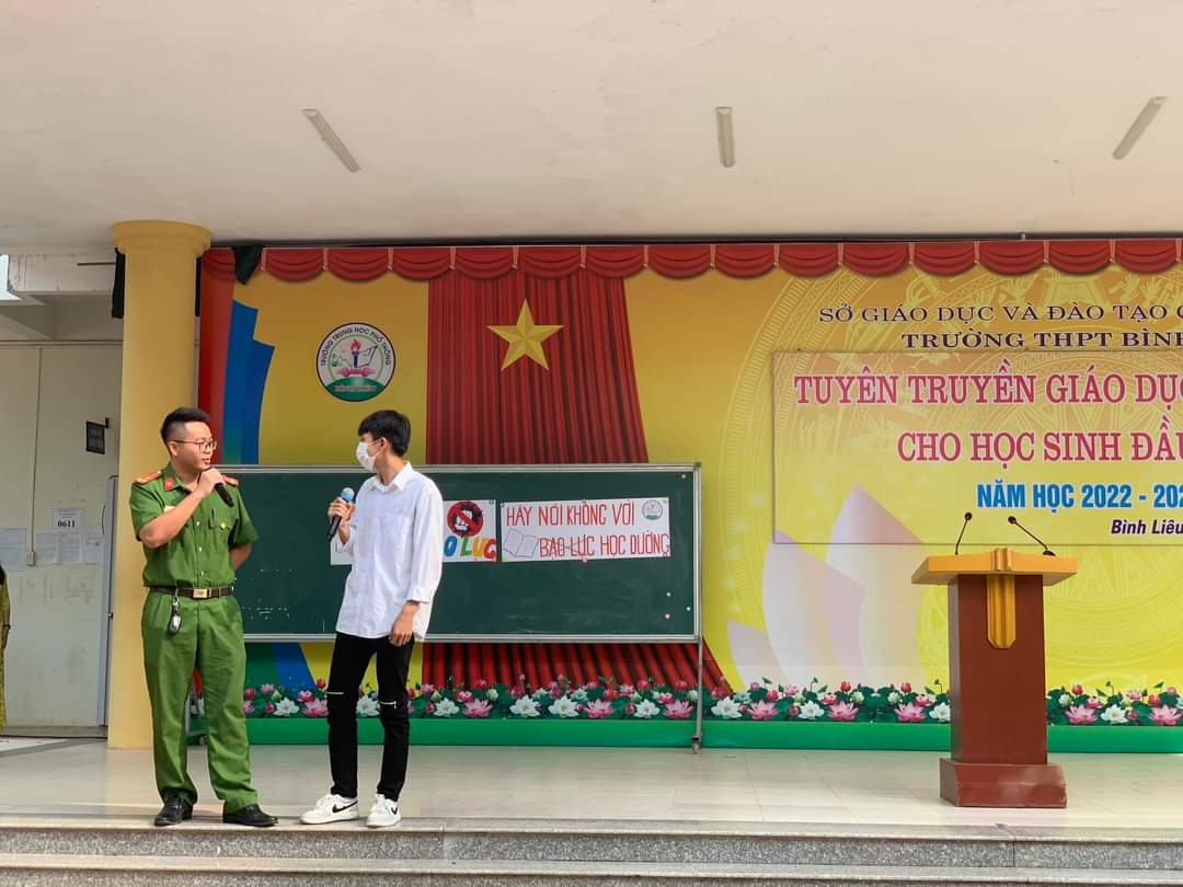 Tuyên truyền phổ biến giáo dục pháp luật cho học sinh vào đầu năm học 2022- 2023 tại Trường THPT Bình Liêu.