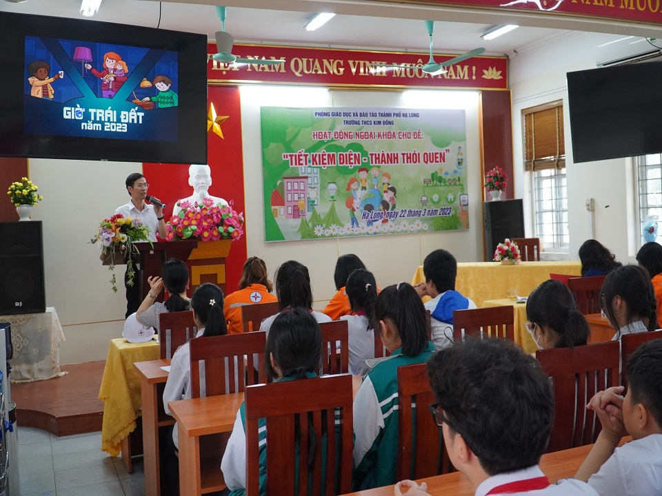 Điện lực TP Hạ Long tổ chức hoạt động ngoại khóa tuyên truyền về chủ đề “Tiết kiệm điện - Thành thói quen” tới các em học sinh trên địa bàn.