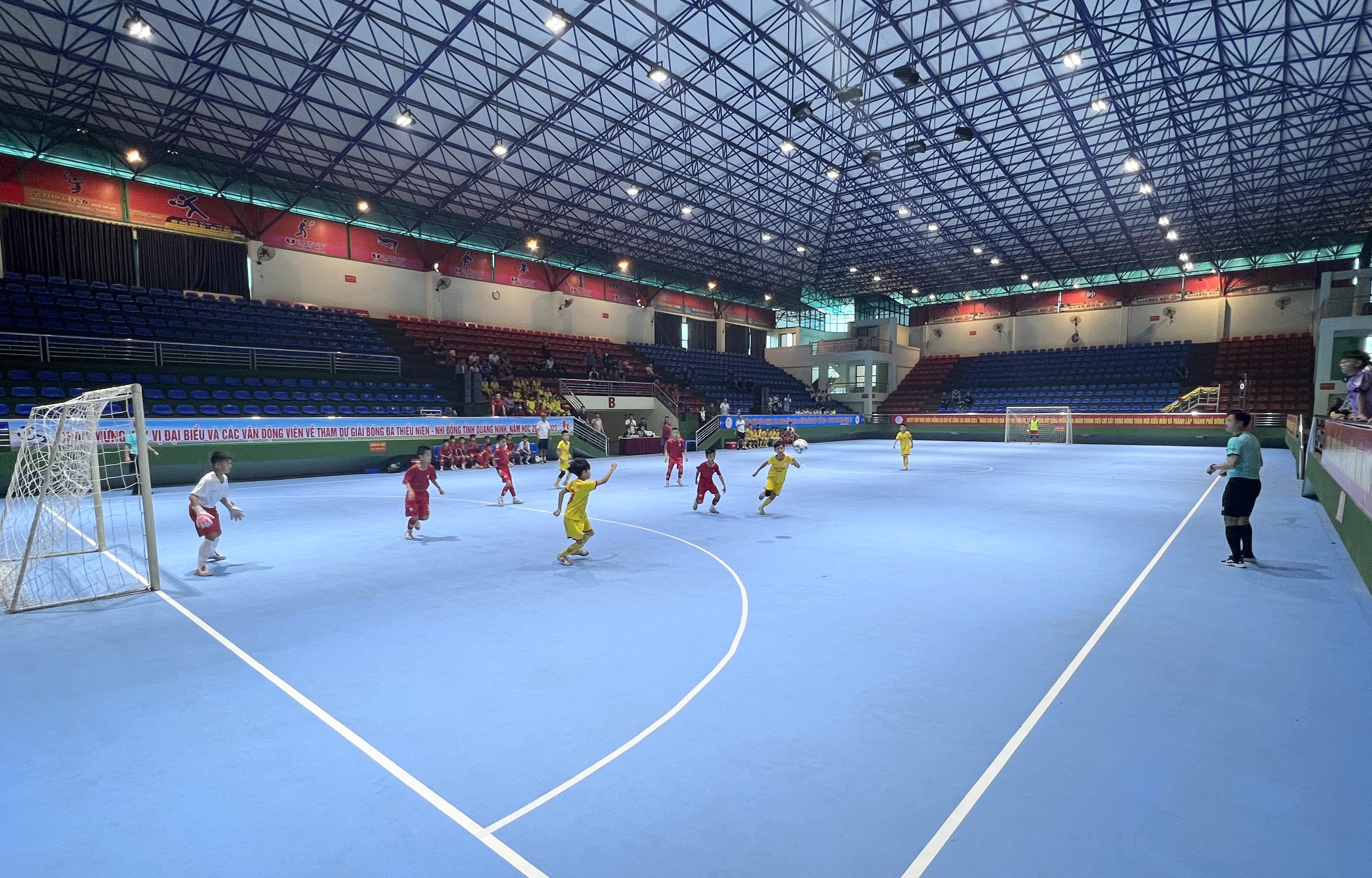 Ngay sau Lễ khai mạc Giải Bóng đá Thiếu niên nhi đồng tỉnh Quảng Ninh năm 2023. Các VĐV đã tham gia thi đấu ở nội dung bóng đá dành cho thiếu nhi