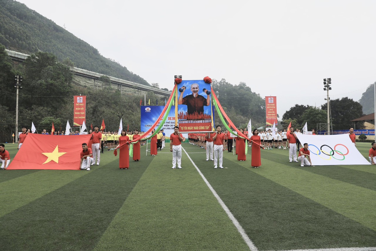 Quang cảnh Lễ khai mạc Đại hội Thể dục thể thao năm 2023: Chào mừng 20 năm thành lập Công ty than Quang Hanh