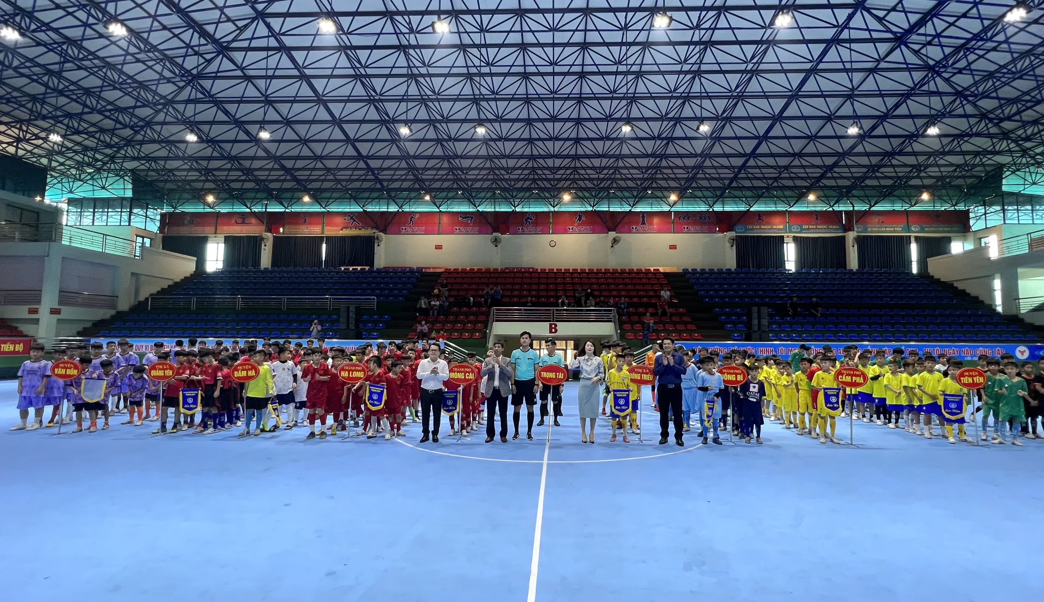 309 VĐV đến từ 10 đoàn của các huyện thị trên địa bàn tỉnh tham dự Giải Bóng đá Thiếu niên nhi đồng tỉnh Quảng Ninh năm 2023.