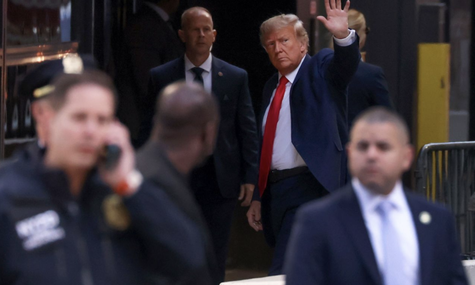 Ông Trump đã đến thành phố New York chuẩn bị cho ngày ra toà án ở Mahattan