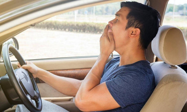 Làm sao để hết buồn ngủ khi đang lái xe trên đường?