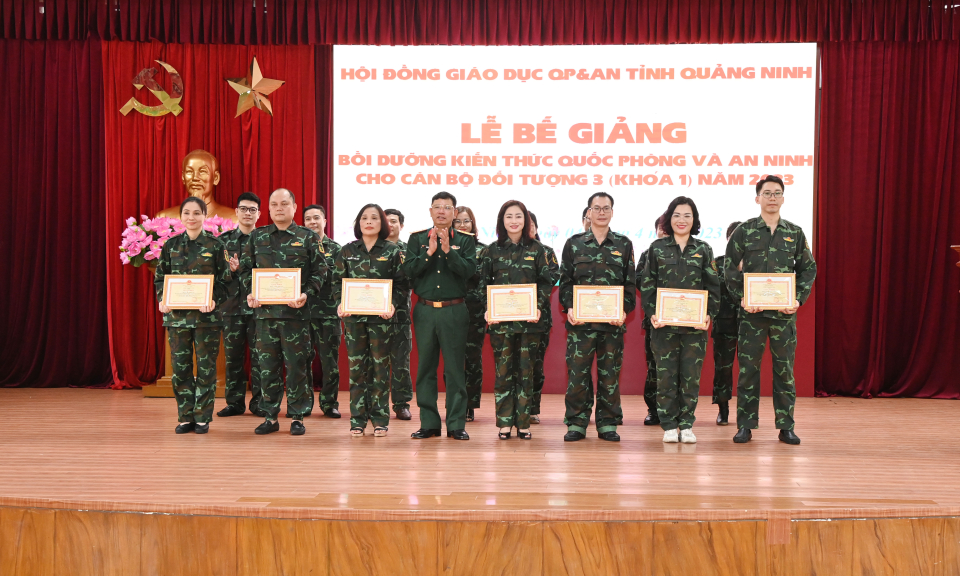 Trên 100 học viên hoàn thành chương trình bồi dưỡng kiến thức QP&AN đối tượng 3 năm 2023