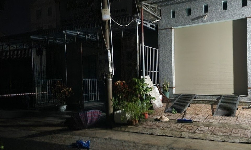 Mưa dông làm đứt dây dẫn điện, 3 người bị giật tử vong ở Bình Dương