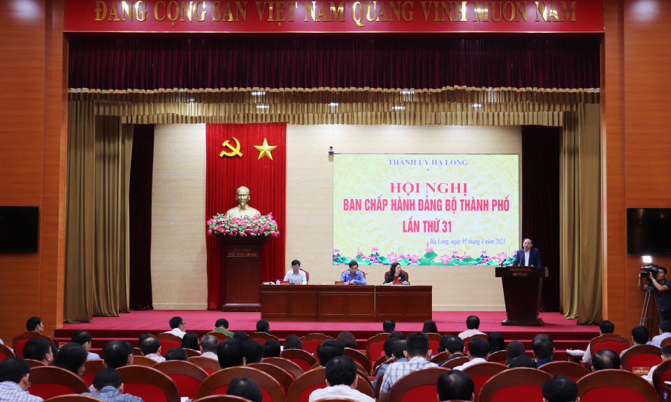 Phát triển Hạ Long trở thành trung tâm dịch vụ - du lịch quốc gia mang tầm quốc tế