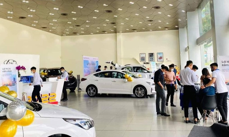 Loạt ô tô giảm giá sâu, Bộ Tài chính không đồng ý giảm 50% lệ phí trước bạ