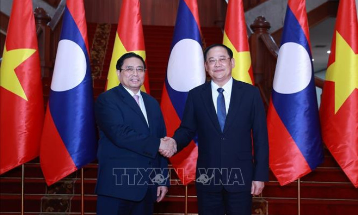 Thủ tướng Phạm Minh Chính gặp Thủ tướng Lào Sonexay Siphandone