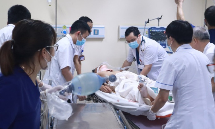 3 nạn nhân vụ ôtô tông 17 xe máy bị thương rất nặng