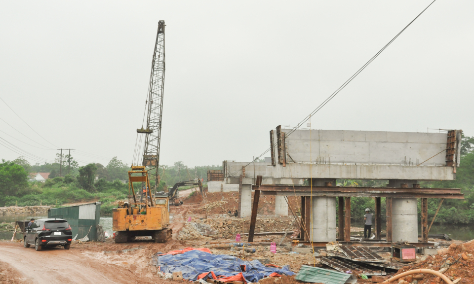 Nỗ lực hoàn thành đường kết nối 2 xã Quảng Thịnh, Quảng Chính