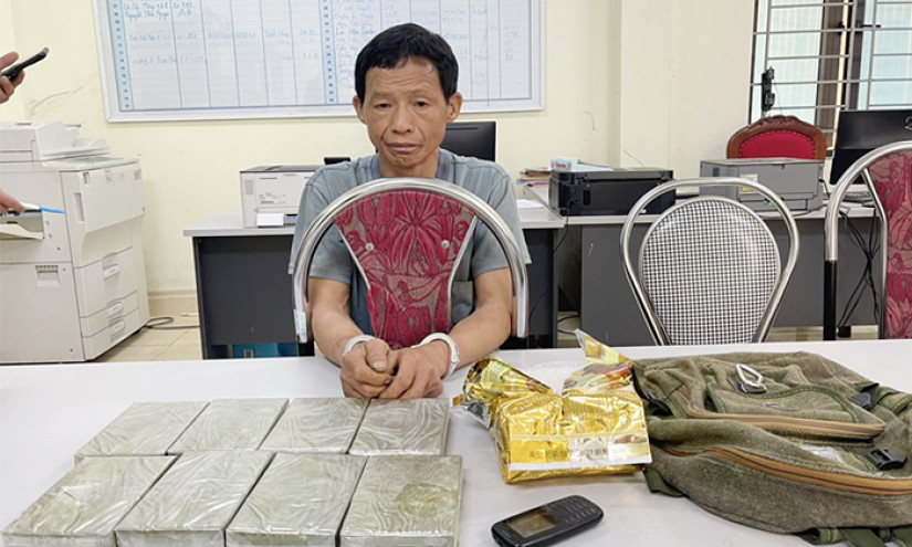"Gùi" 8 bánh heroin lấy 18 triệu đồng tiền công