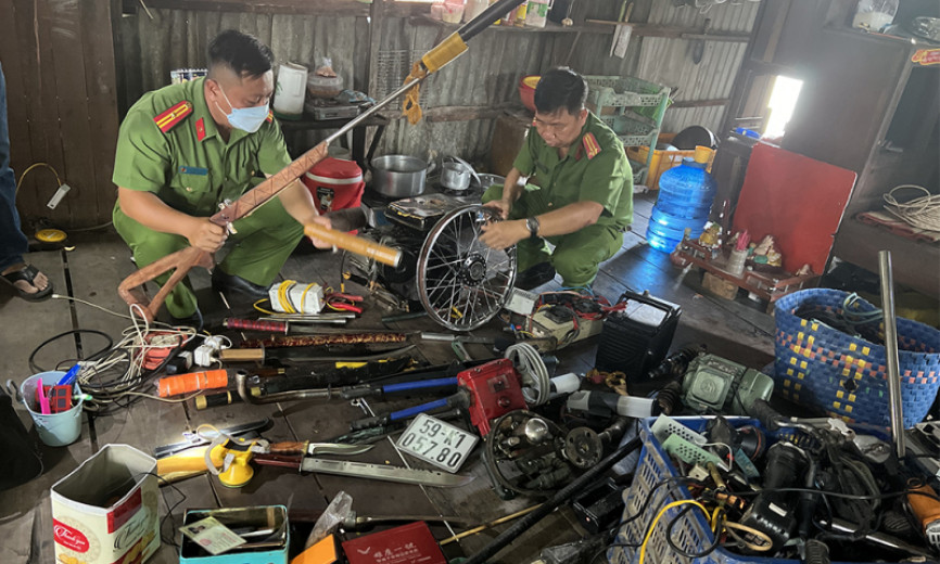 Truy bắt nhóm đối tượng trộm cắp tài sản đường sông