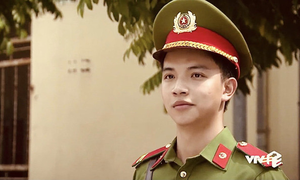 Cuộc đời vẫn đẹp sao: Con trai "hết nước chấm" của ông Lưu ngoài đời điển trai, đa tài