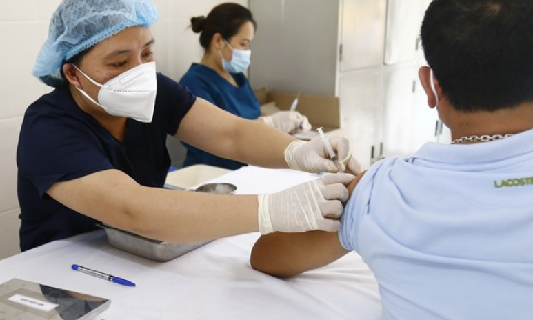 Thúc đẩy tiêm vaccine phòng COVID-19, nhất là trường hợp nguy cơ cao