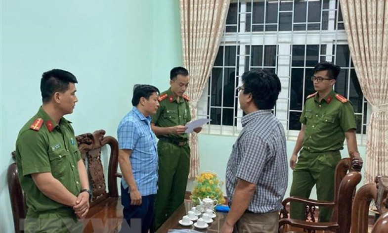 Khởi tố, tạm giam một hiệu trưởng chiếm đoạt gần 800 triệu đồng