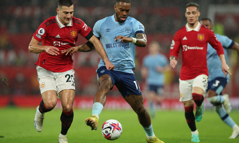MU đẩy nhanh ký Disasi, Barca mua Dalot