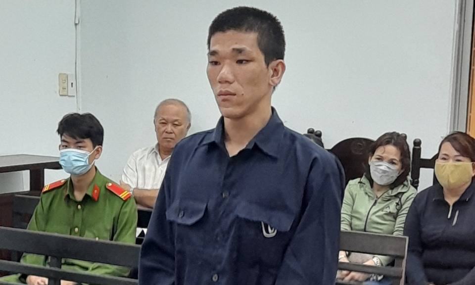 Đâm chết chủ quán cà phê vì cái camera chĩa vào nhà
